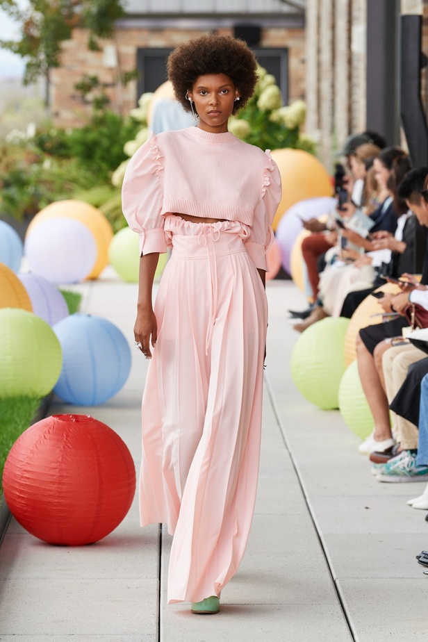 مجموعة دار ADEAM لربيع وصيف 2023 مهرجان صيفيّ يحتفل بالألوان والقصات