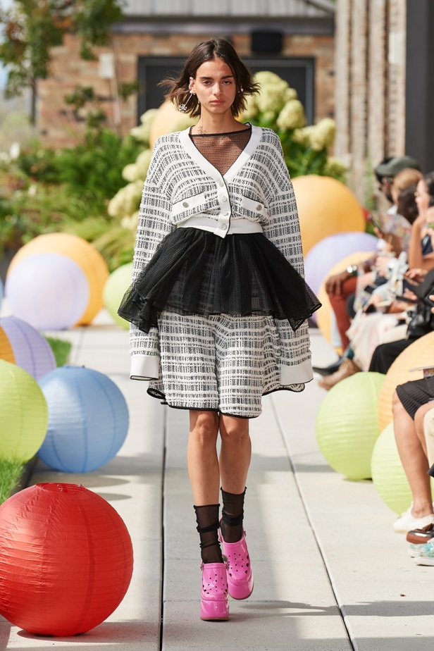 مجموعة دار ADEAM لربيع وصيف 2023 مهرجان صيفيّ يحتفل بالألوان والقصات