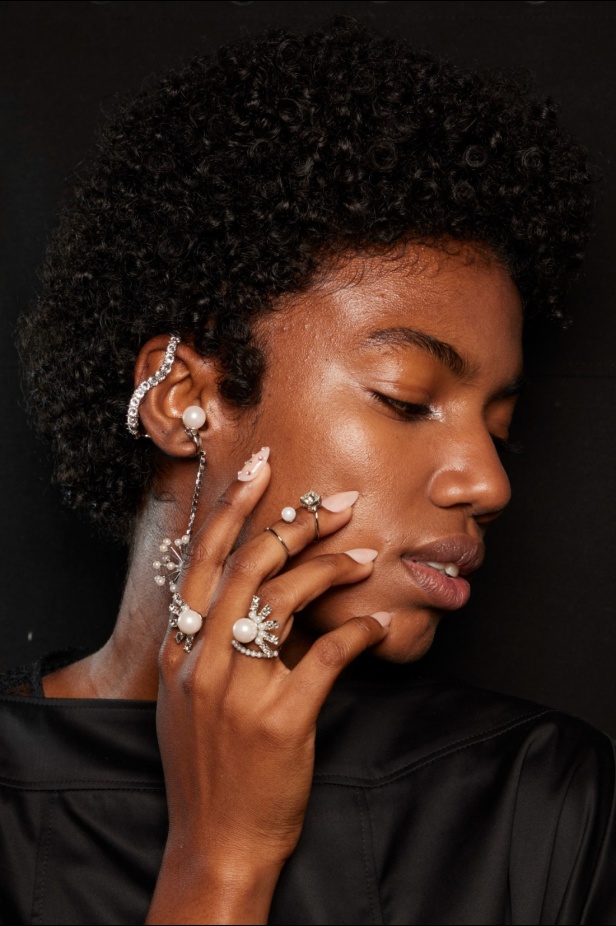 مجموعة دار ADEAM لربيع وصيف 2023 مهرجان صيفيّ يحتفل بالألوان والقصات