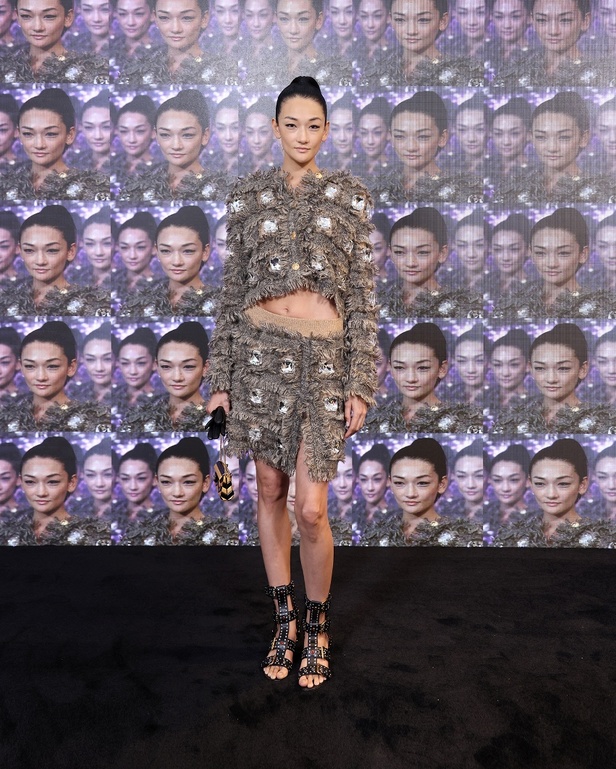 مجموعة Gucci تنقلنا إلى عالم Twinsburg: توأمة في الأناقة والعصرية 