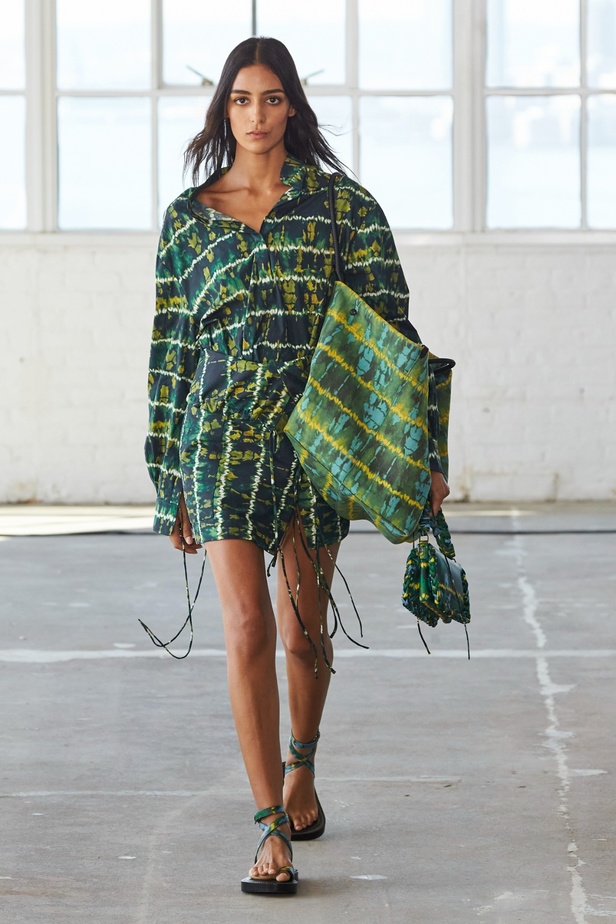 مجموعة Altuzarra لربيع وصيف 2023 