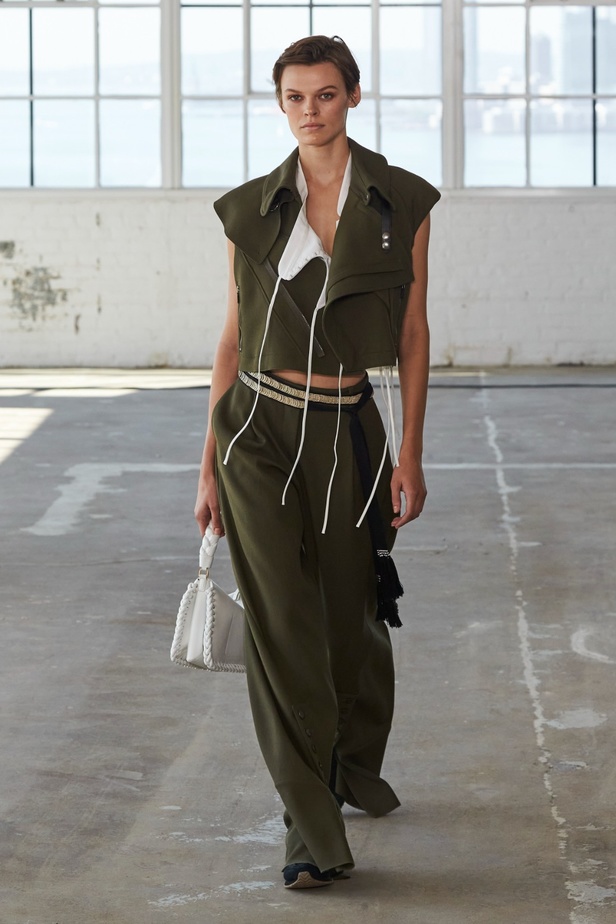 مجموعة Altuzarra لربيع وصيف 2023 