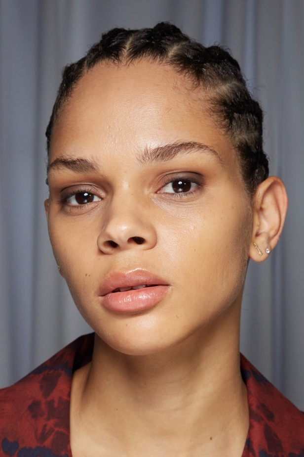 مجموعة Altuzarra لربيع وصيف 2023 تأخذنا في رحلة من التصاميم الرياضية إلى البوهيميا الفاخرة