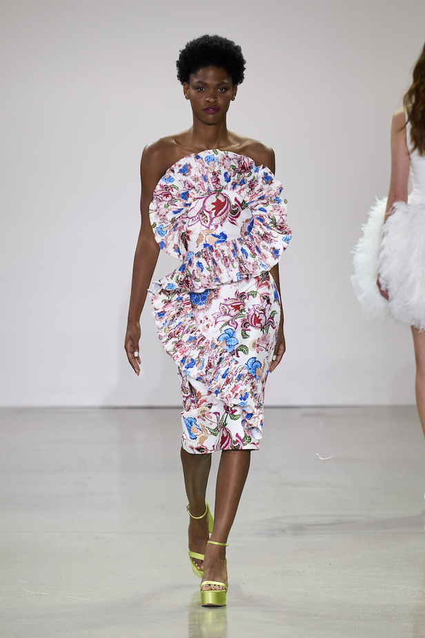 من مجموعة بادلي ميشكا لموسم ربيع وصيف 2023