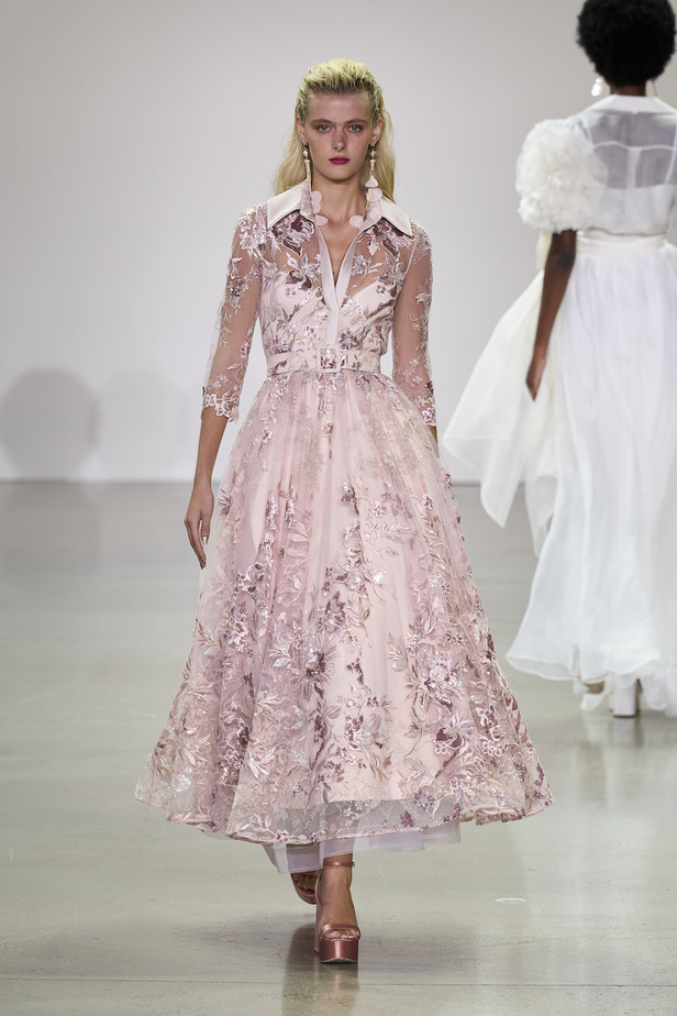 من مجموعة بادلي ميشكا لموسم ربيع وصيف 2023