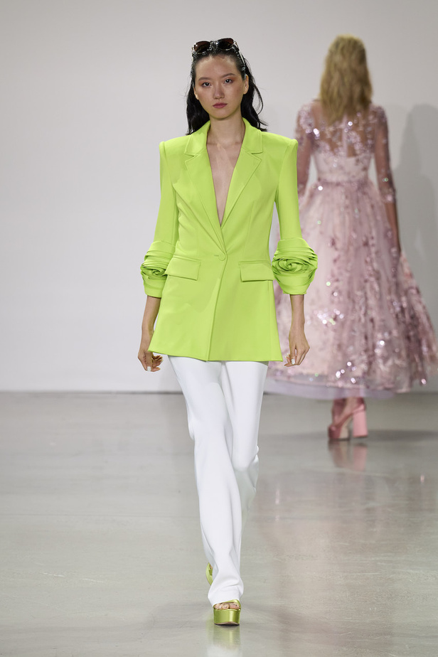 من مجموعة بادلي ميشكا لموسم ربيع وصيف 2023