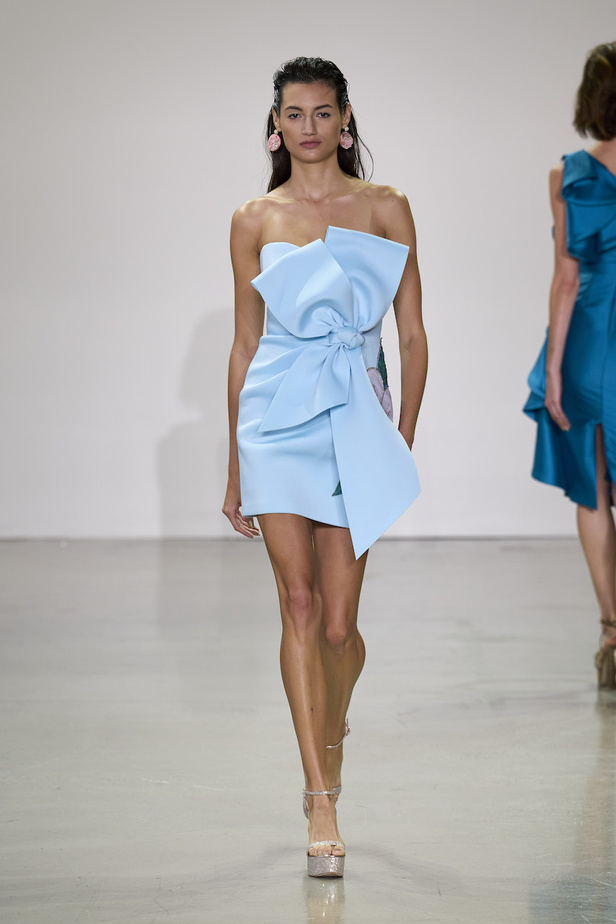 من مجموعة بادلي ميشكا لموسم ربيع وصيف 2023