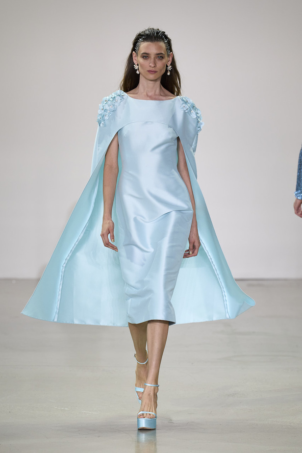 من مجموعة بادلي ميشكا لموسم ربيع وصيف 2023