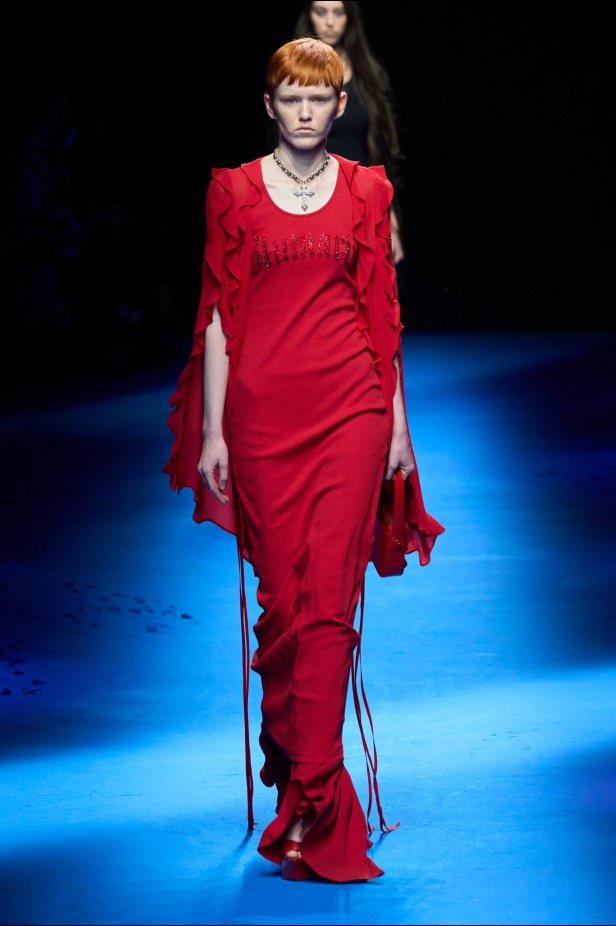 عرض أزياء Blumarine لربيع وصيف 2023 بوحي من حورية البحر     