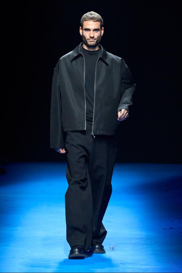 عرض أزياء Blumarine لربيع وصيف 2023 بوحي من حورية البحر     