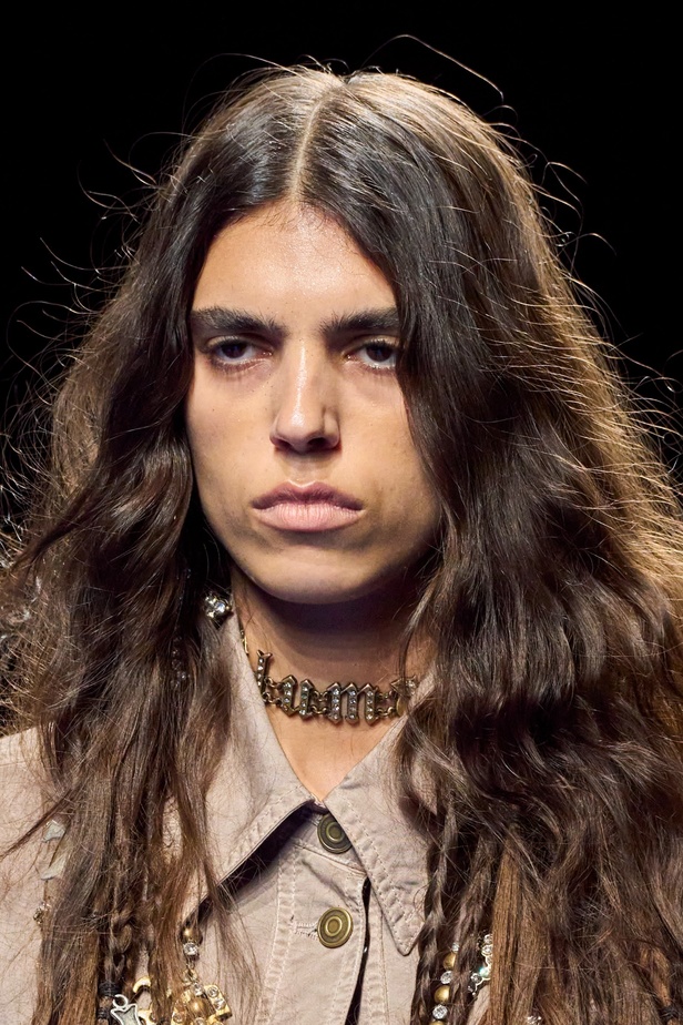 عرض أزياء Blumarine لربيع وصيف 2023 بوحي من حورية البحر     