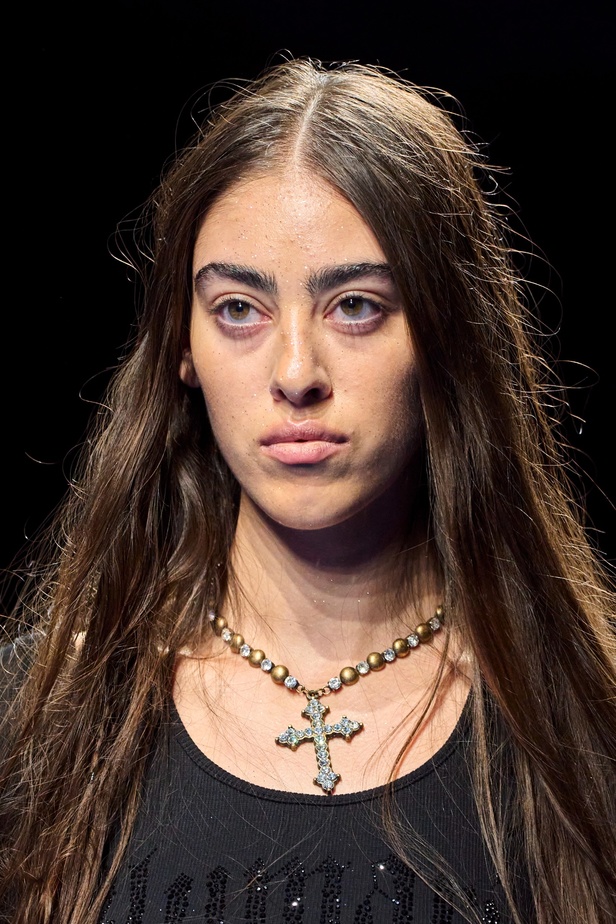 عرض أزياء Blumarine لربيع وصيف 2023 بوحي من حورية البحر     