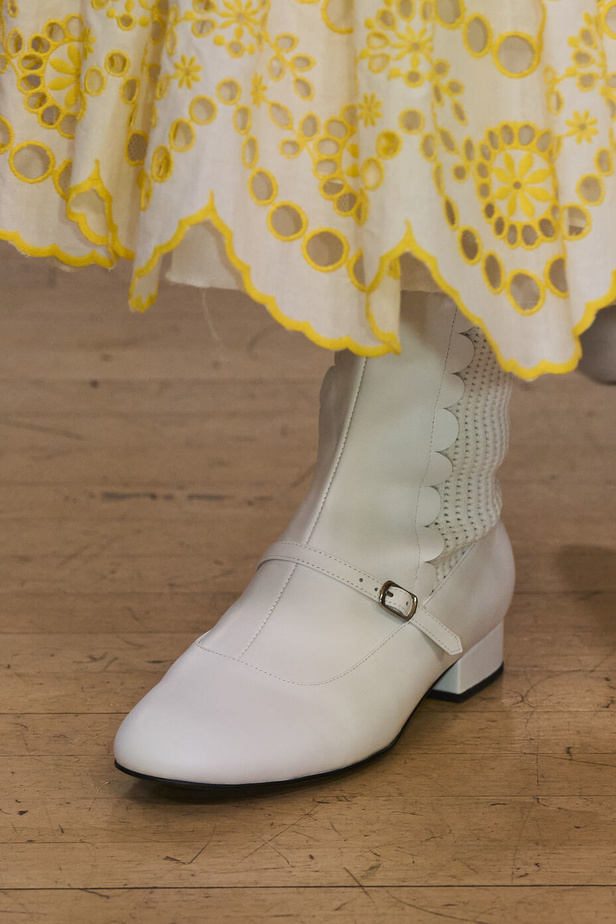 تحية للملكة ورسائل قوّة في عرض Bora Aksu ضمن أسبوع الموضة اللندني