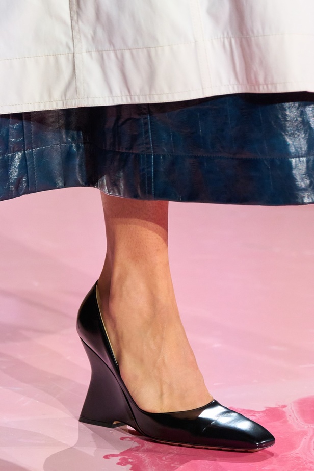 مجموعة Bottega Veneta لربيع وصيف 2023: تصاميم تجمع بين الأناقة والعملية