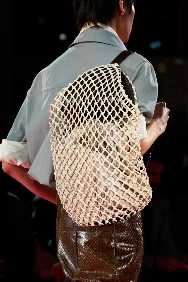 مجموعة Bottega Veneta لربيع وصيف 2023: تصاميم تجمع بين الأناقة والعملية