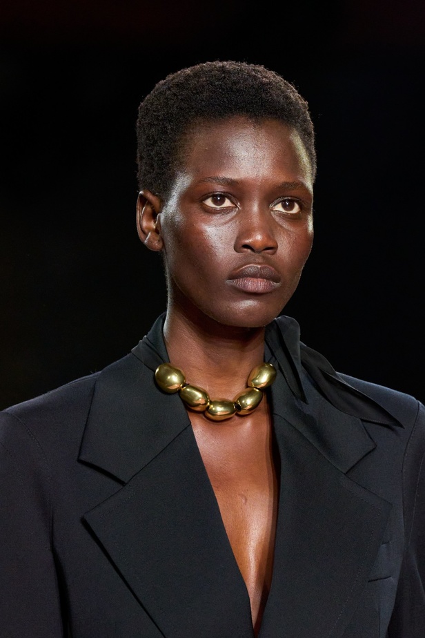 مجموعة Bottega Veneta لربيع وصيف 2023: تصاميم تجمع بين الأناقة والعملية