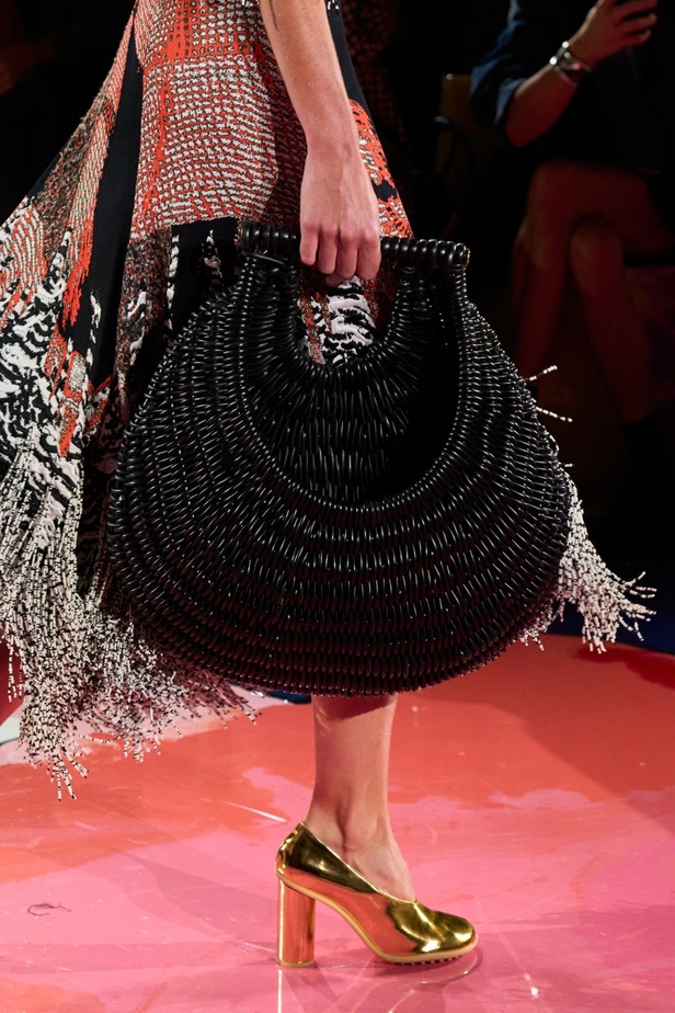 مجموعة Bottega Veneta لربيع وصيف 2023: تصاميم تجمع بين الأناقة والعملية
