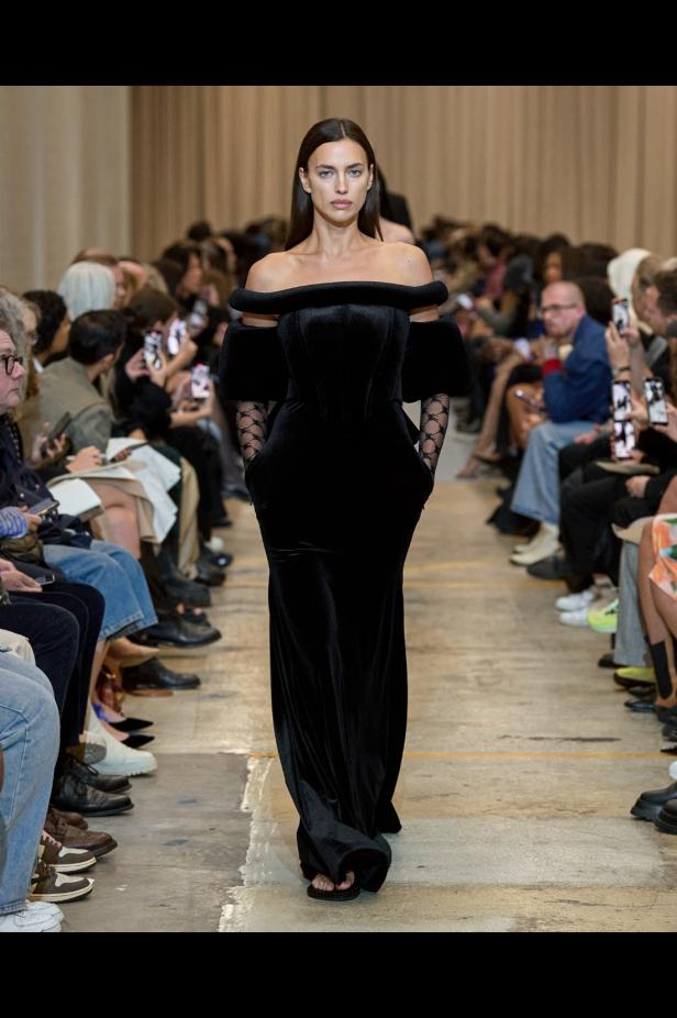 مجموعة Burberry لربيع 2023 أناقة صيفية بلمسة بريطانية 