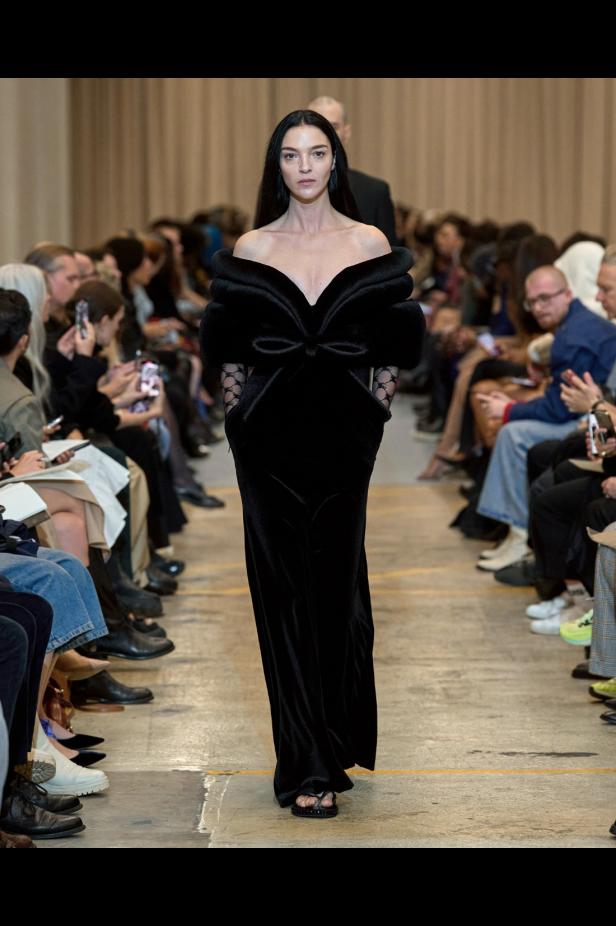 مجموعة Burberry لربيع 2023 أناقة صيفية بلمسة بريطانية 