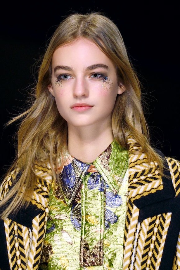 مجموعة Burberry لربيع 2023 أناقة صيفية بلمسة بريطانية 