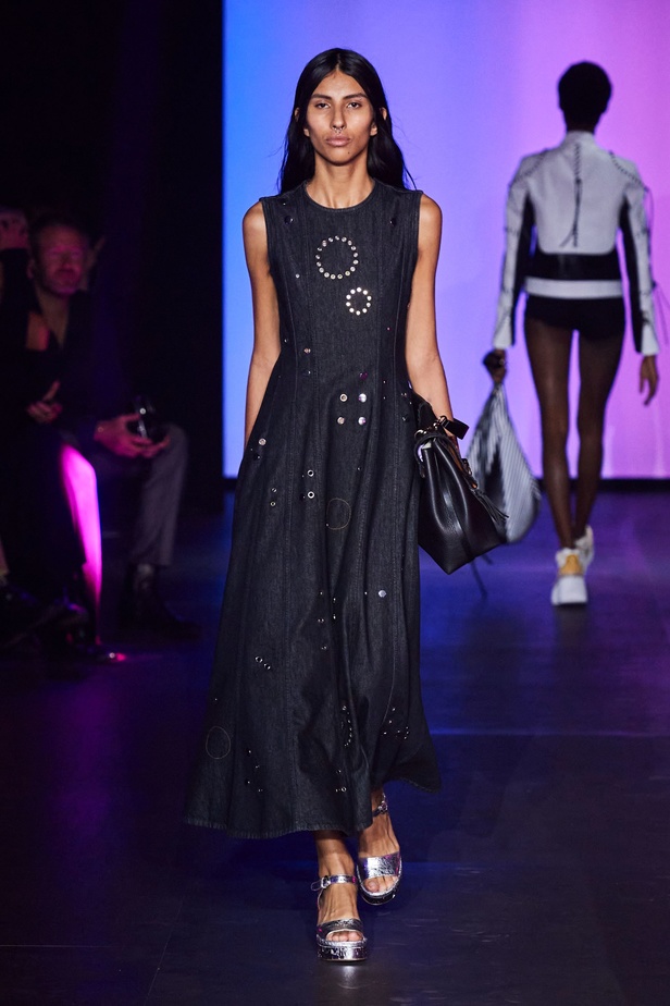 فكرة الاندماج تلهم Gabriela Hearst لمجموعة Chloe ربيع وصيف 2023