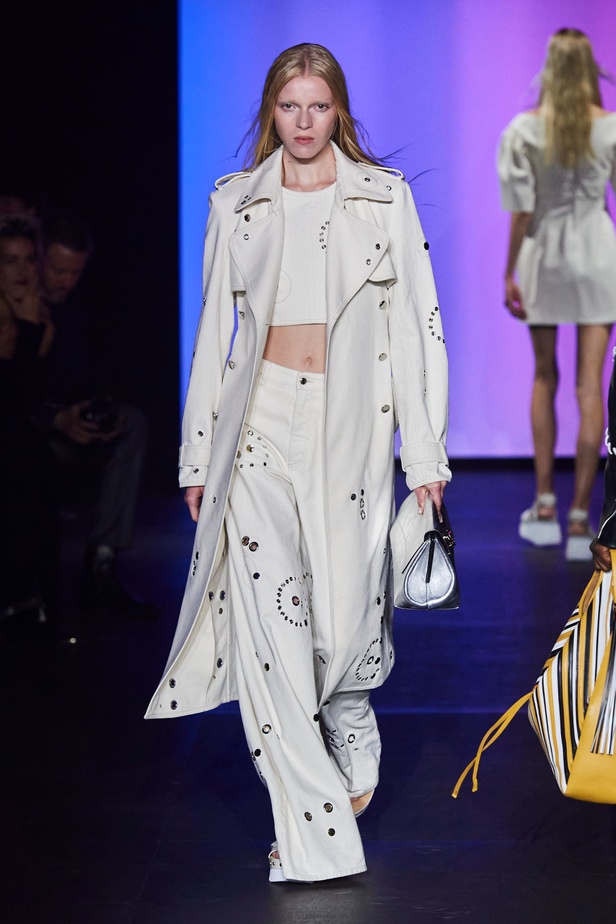 فكرة الاندماج تلهم Gabriela Hearst لمجموعة Chloe ربيع وصيف 2023