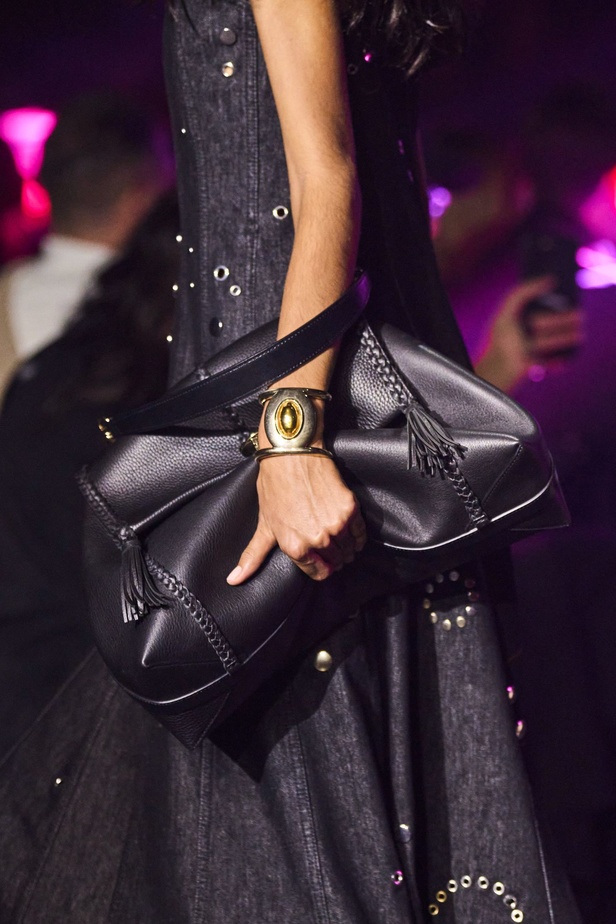 فكرة الاندماج تلهم Gabriela Hearst لمجموعة Chloe ربيع وصيف 2023