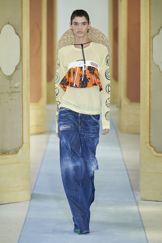 عرض أزياء DSquared2 لربيع وصيف 2023.. يحاكي المرأة العصرية