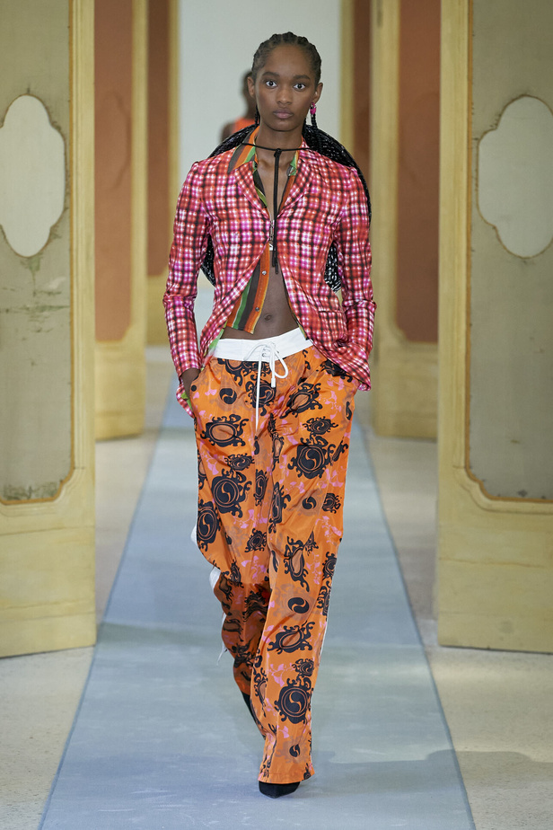 عرض أزياء DSquared2 لربيع وصيف 2023.. يحاكي المرأة العصرية