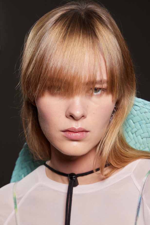 مجموعة DSquared2 لربيع وصيف 2023.. عودة الى صيحة التصاميم الشفافة