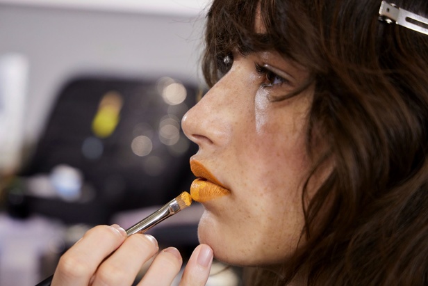 مجموعة DSquared2 لربيع وصيف 2023.. عودة الى صيحة التصاميم الشفافة