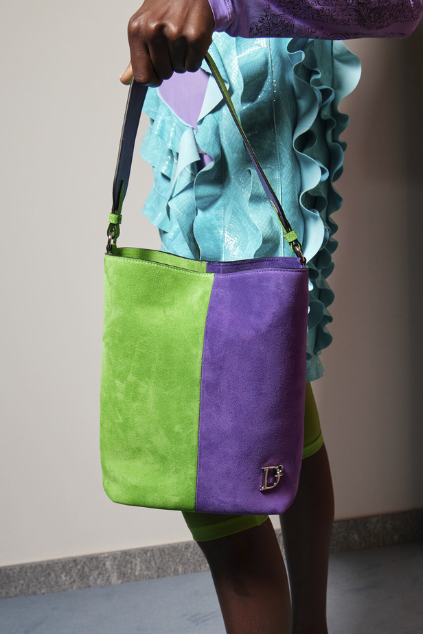 مجموعة DSquared2 لربيع وصيف 2023.. عودة الى صيحة التصاميم الشفافة