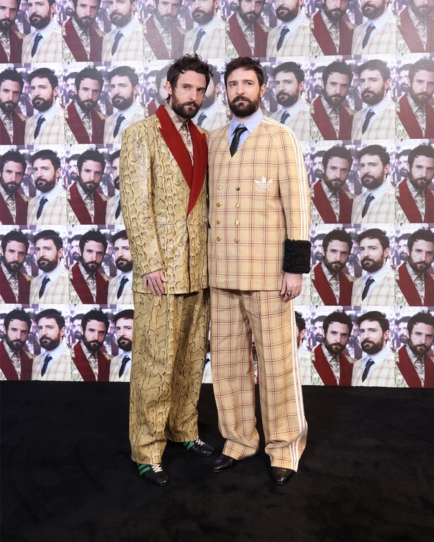 مجموعة Gucci تنقلنا إلى عالم Twinsburg: توأمة في الأناقة والعصرية 