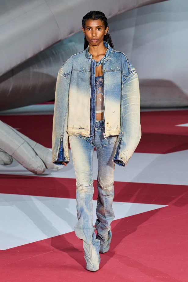 عرض Diesel لربيع 2023 يدخل موسوعة غينيس... والدنيم هو النجم