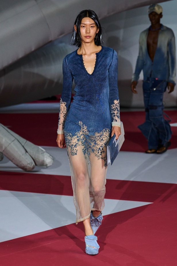 عرض Diesel لربيع 2023 يدخل موسوعة غينيس... والدنيم هو النجم