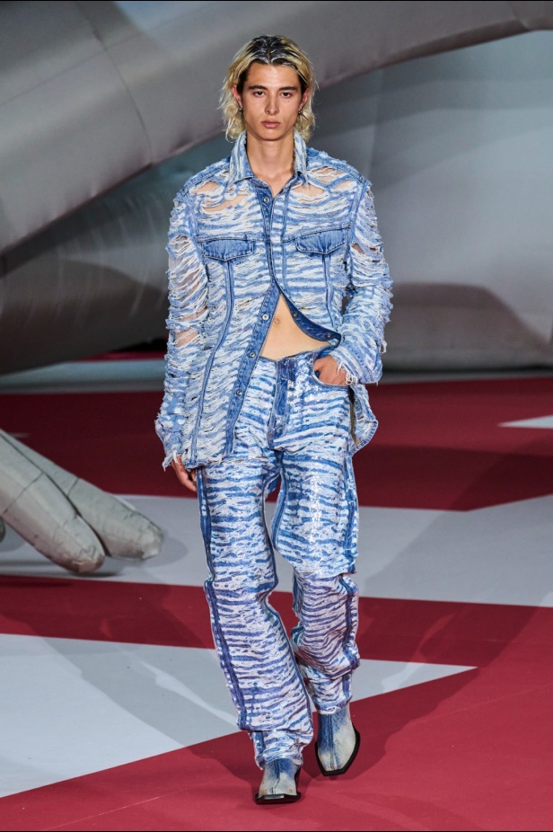 عرض Diesel لربيع 2023 يدخل موسوعة غينيس... والدنيم هو النجم