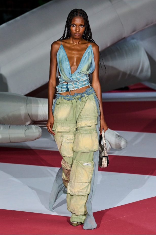 عرض Diesel لربيع 2023 يدخل موسوعة غينيس... والدنيم هو النجم