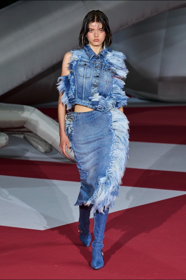 عرض Diesel لربيع 2023 يدخل موسوعة غينيس... والدنيم هو النجم