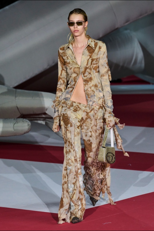 عرض Diesel لربيع 2023 يدخل موسوعة غينيس... والدنيم هو النجم