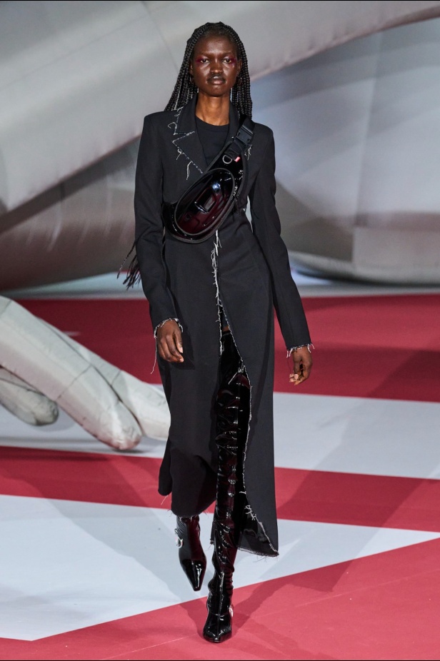 عرض Diesel لربيع 2023 يدخل موسوعة غينيس... والدنيم هو النجم