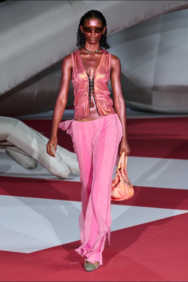 عرض Diesel لربيع 2023 يدخل موسوعة غينيس... والدنيم هو النجم