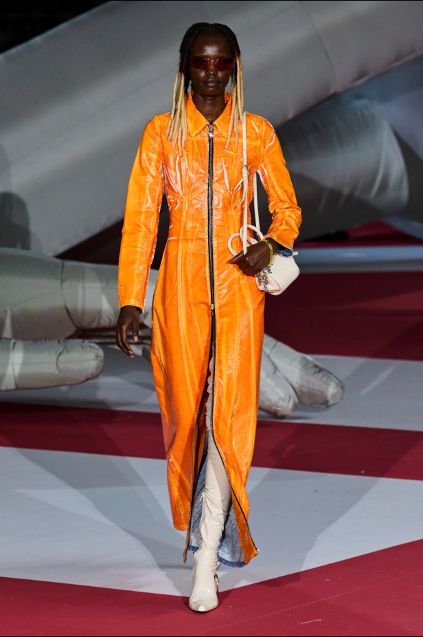 عرض Diesel لربيع 2023 يدخل موسوعة غينيس... والدنيم هو النجم