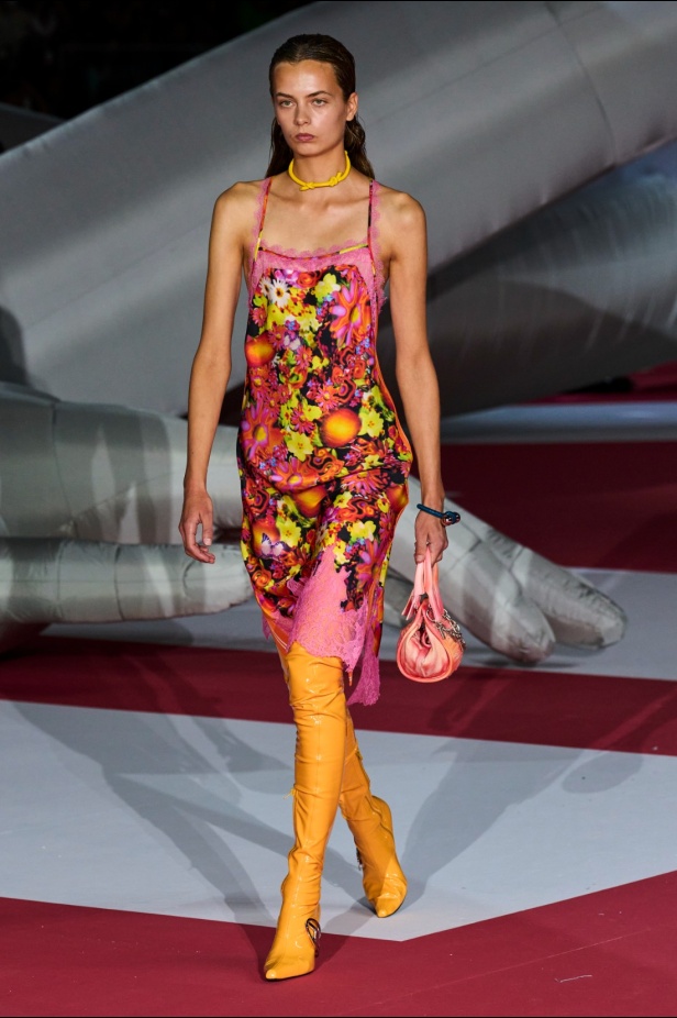 عرض Diesel لربيع 2023 يدخل موسوعة غينيس... والدنيم هو النجم