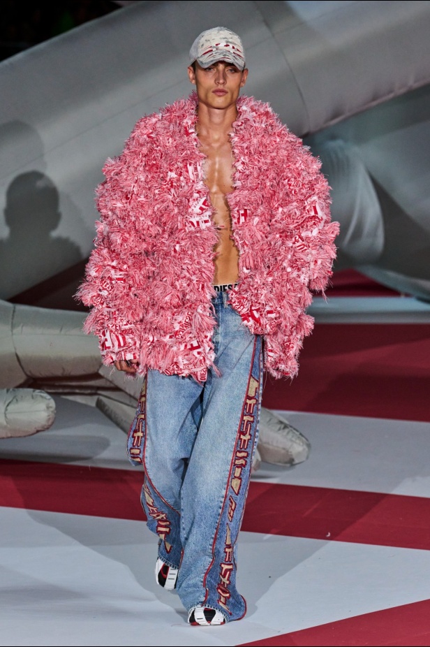 عرض Diesel لربيع 2023 يدخل موسوعة غينيس... والدنيم هو النجم