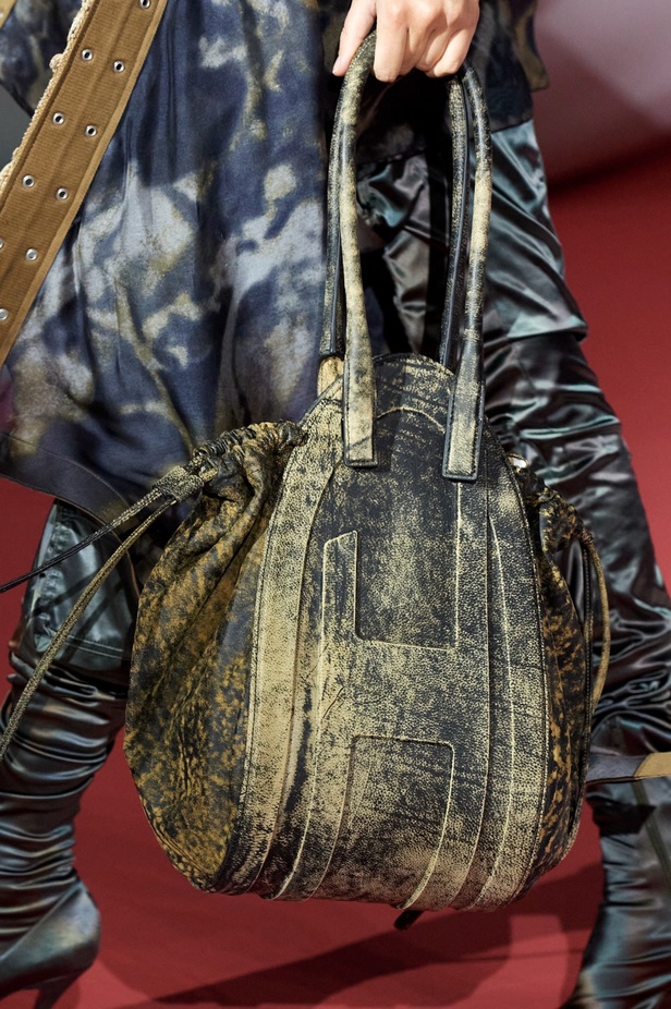 عرض Diesel لربيع 2023 يدخل موسوعة غينيس... والدنيم هو النجم