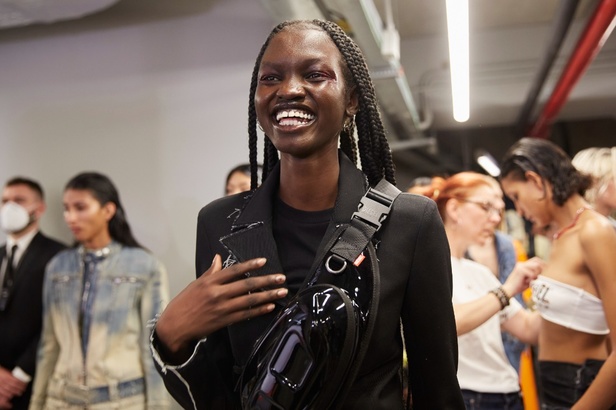 عرض Diesel لربيع 2023 يدخل موسوعة غينيس... والدنيم هو النجم