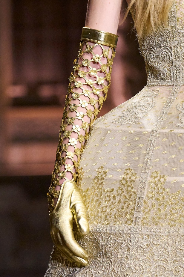 مجموعة Dior لربيع 2023: حوار بين الموضة والقوة