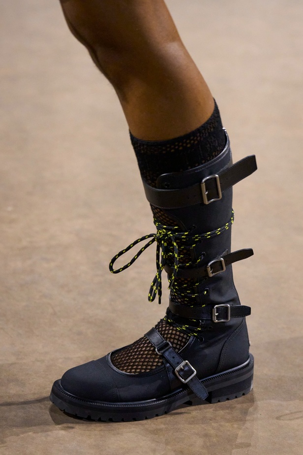 مجموعة Dior لربيع 2023: حوار بين الموضة والقوة