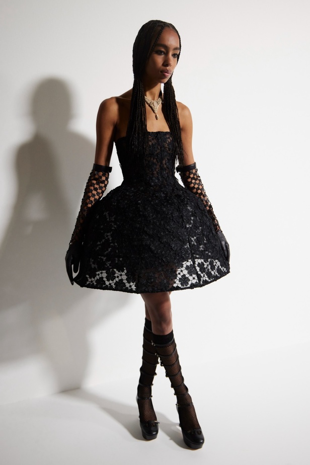 مجموعة Dior لربيع 2023: حوار بين الموضة والقوة