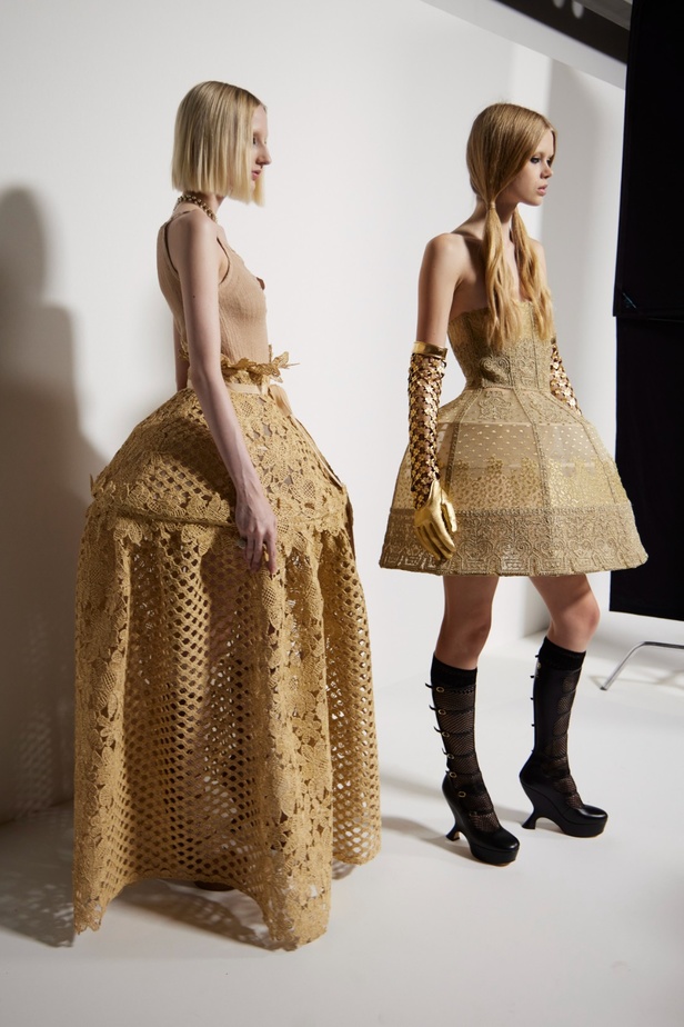 مجموعة Dior لربيع 2023: حوار بين الموضة والقوة